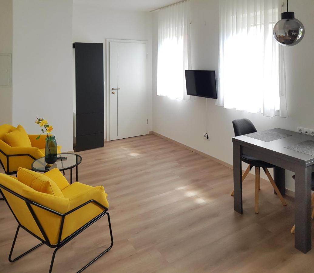 Hotel-Garni 'Zum Weinkrug' Sommerhausen Habitación foto