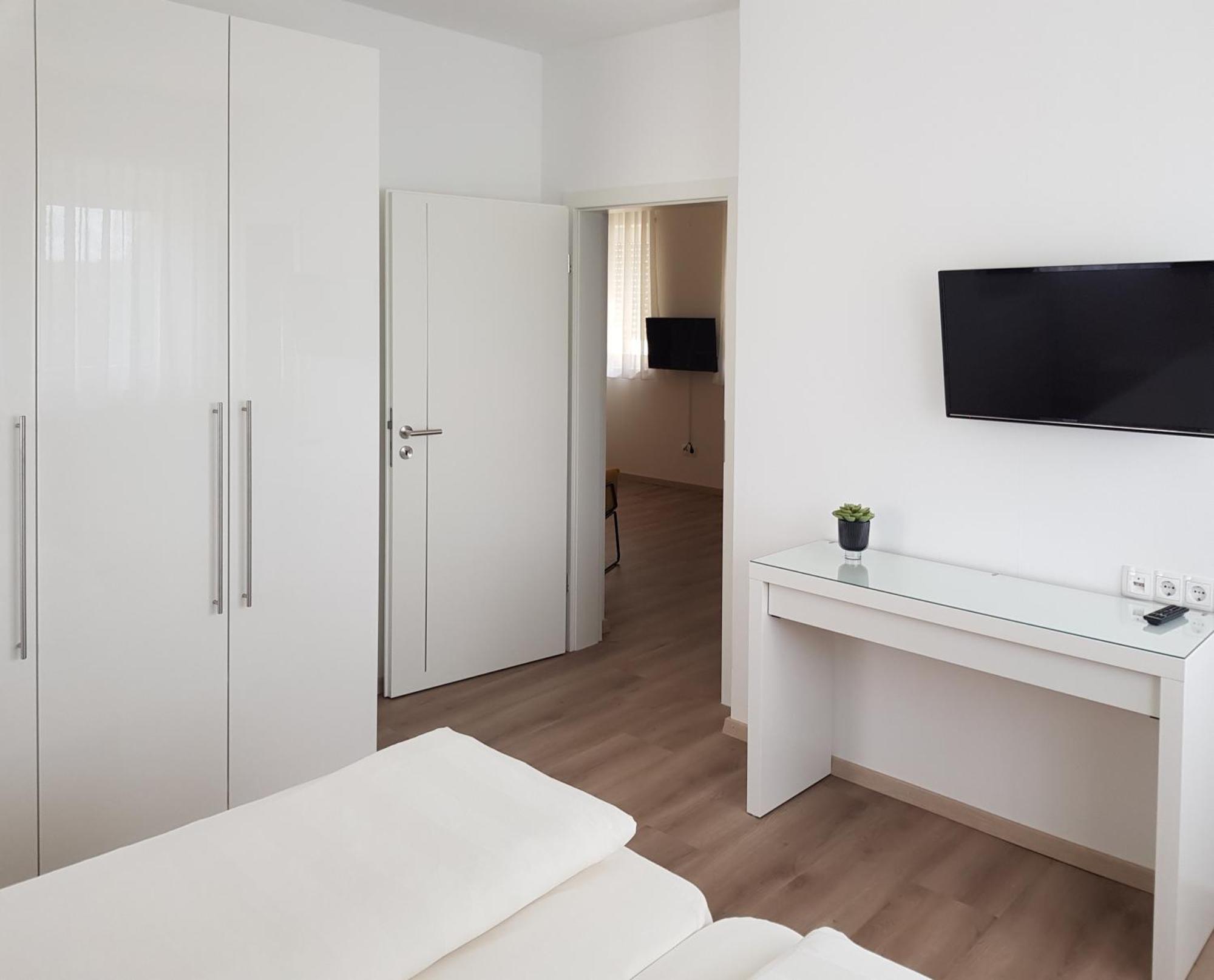 Hotel-Garni 'Zum Weinkrug' Sommerhausen Habitación foto